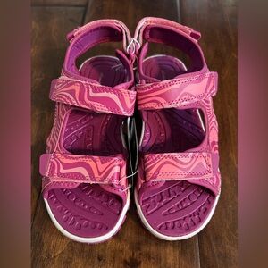 NWT! Eddie Bauer - Size 2 sandals with adjustable straps
